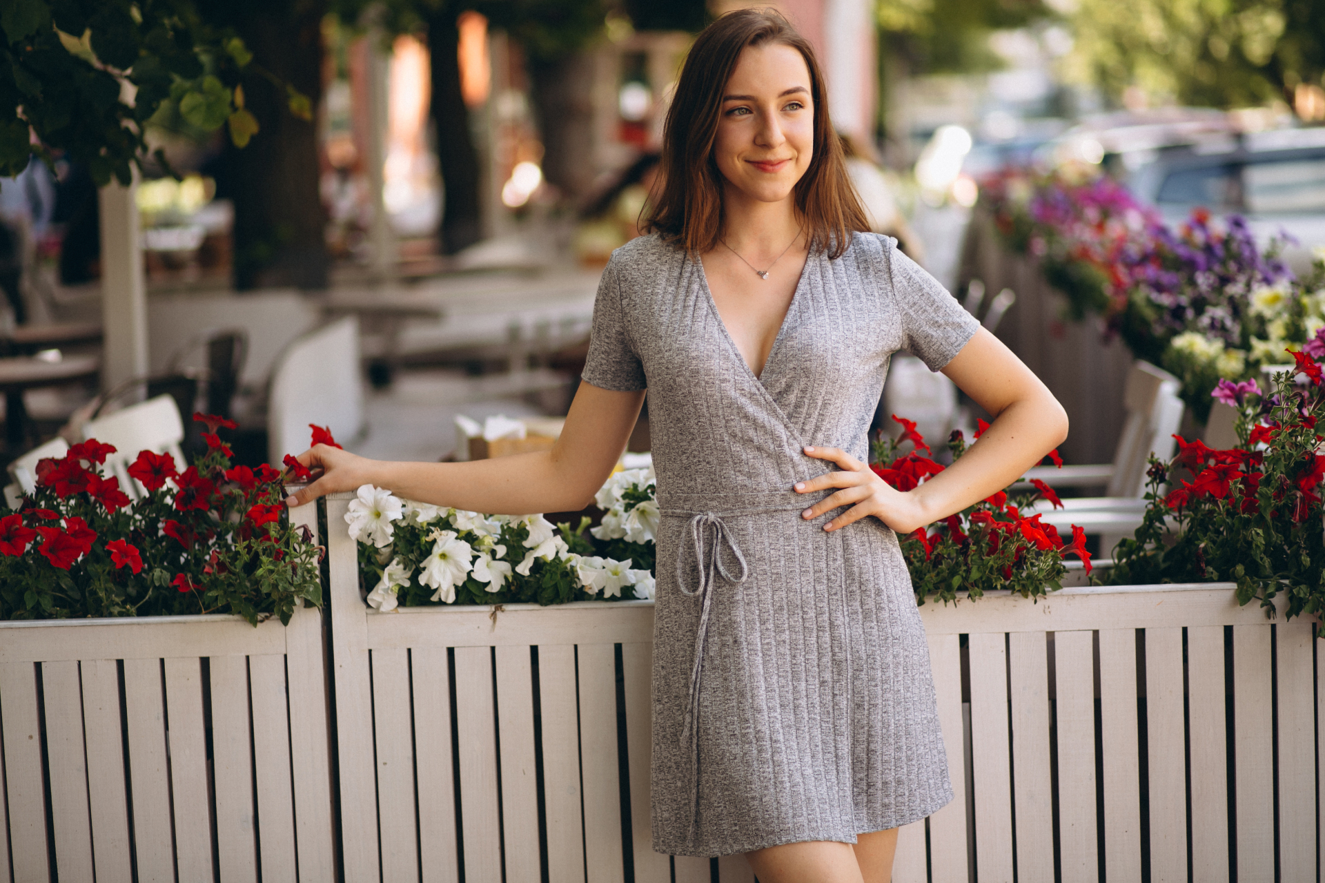 Woman in an everyday dress outside a cafe